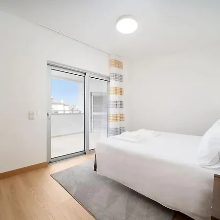 Апартаменты New 2 Bedroom Built 2020 Лагуш